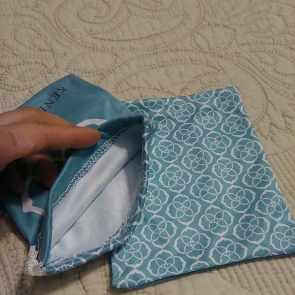 Kendra Scott Jewelry Bags /Pouch - Picture 3 of 3